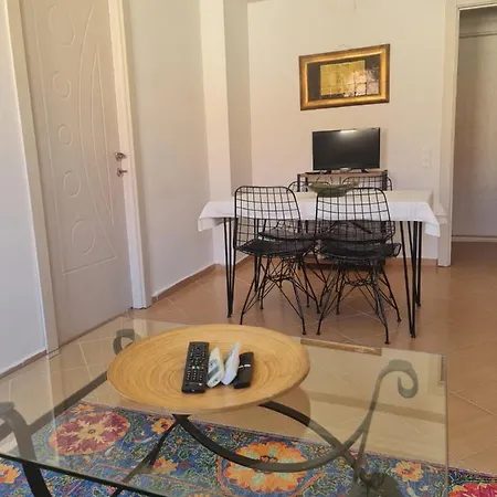 Pleasant House Surrounded By Calming Nature In Lovely 公寓